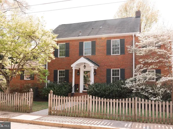 2528 N Buchanan St, Arlington, VA 22207