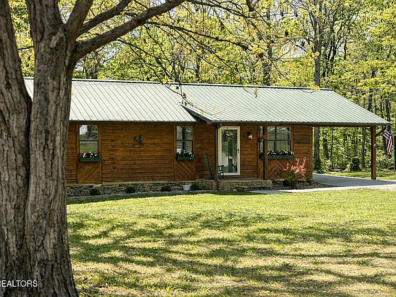 4th image of 533 Robbins Rd