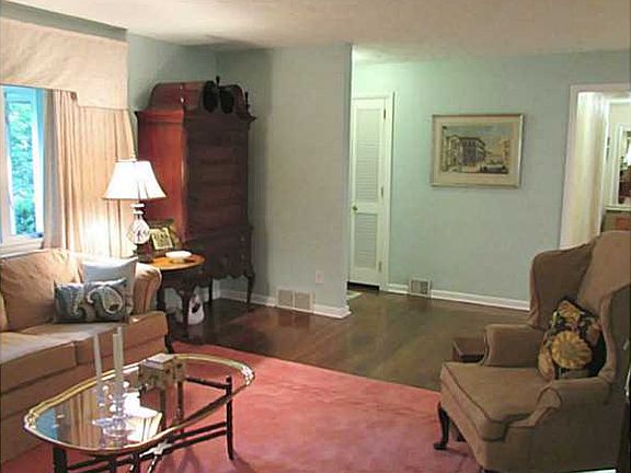5th image of 224 Maple Dr