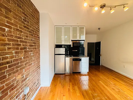 Rented by Compass | media 12