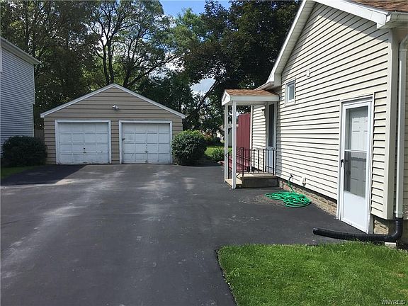 3rd image of 2713 Green St