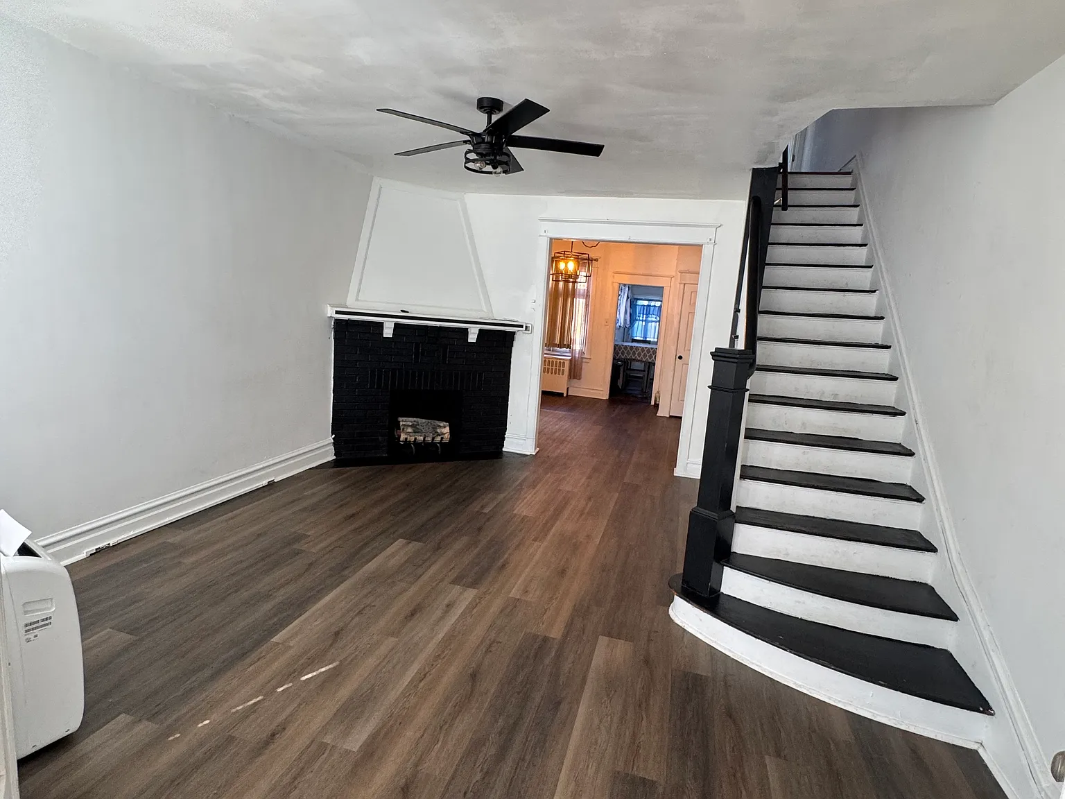 3 bed, 2.5 bath, 1315 sqft, $2,575 — Photo 3