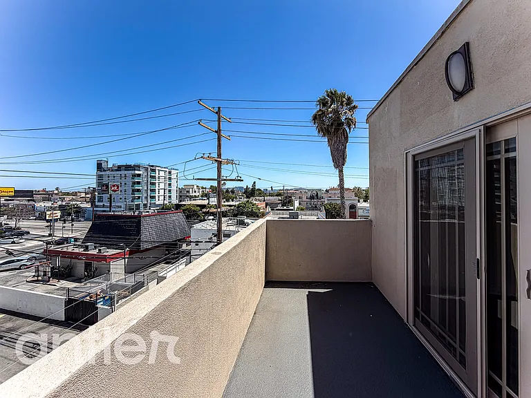 1241 S Sherbourne Dr #GPH5 — Photo 15