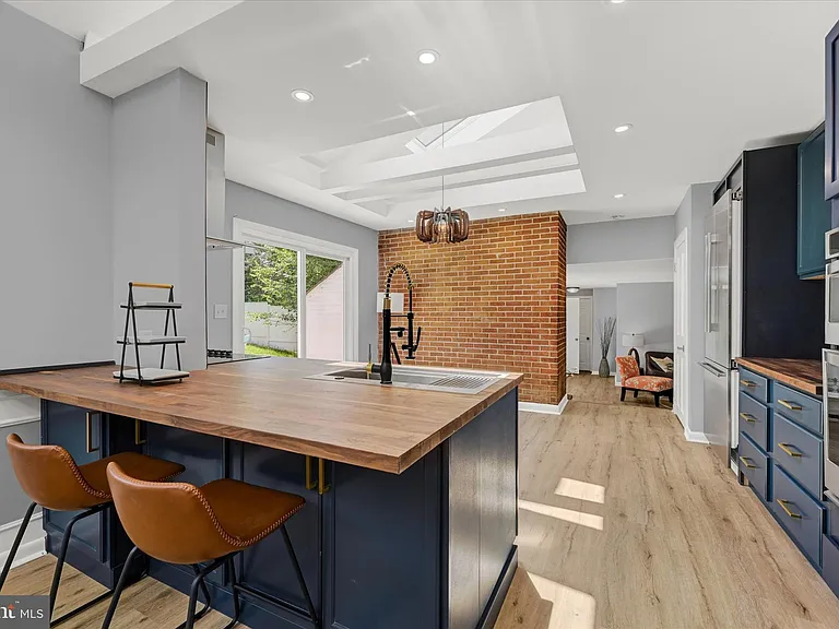 10533 Stevenson Rd — Photo 10