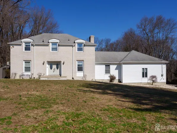 304 Schoolhouse Rd, Monroe Township, NJ 08831