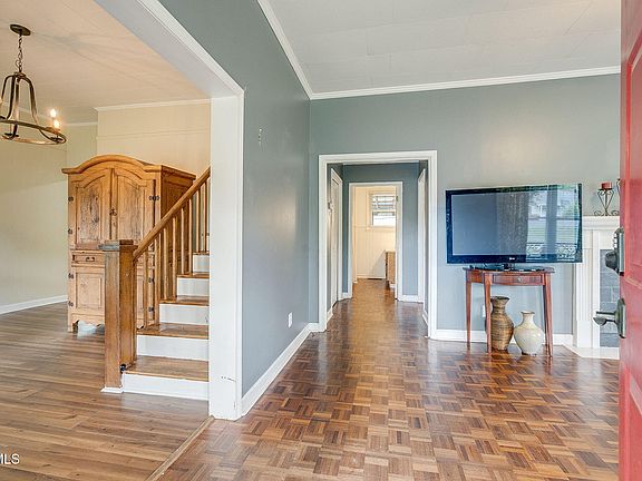 4th image of 1404 Skyline Dr