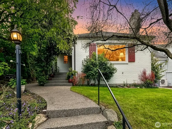 8218 Latona Avenue NE, Seattle, WA 98115