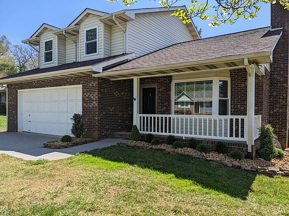 2nd image of 1332 Carowinds Cir