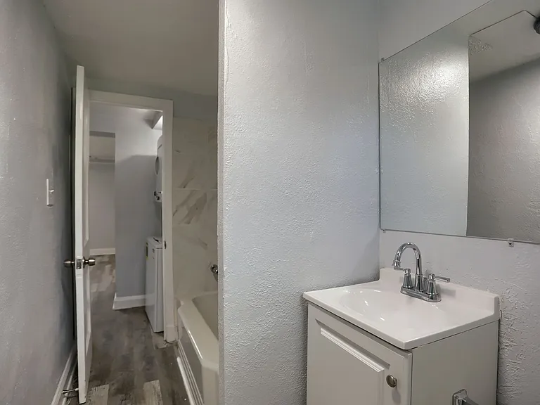 1323 N Kenwood Ave — Photo 14