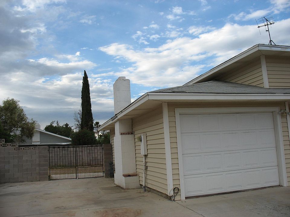 1st image of 812 Peacock Ct