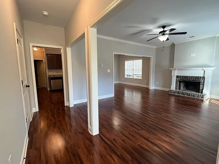 1071 Middleton Ln — Photo 18
