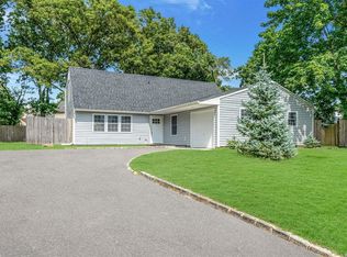 3 Parnet Ct, Port Jefferson Station, NY 11776
