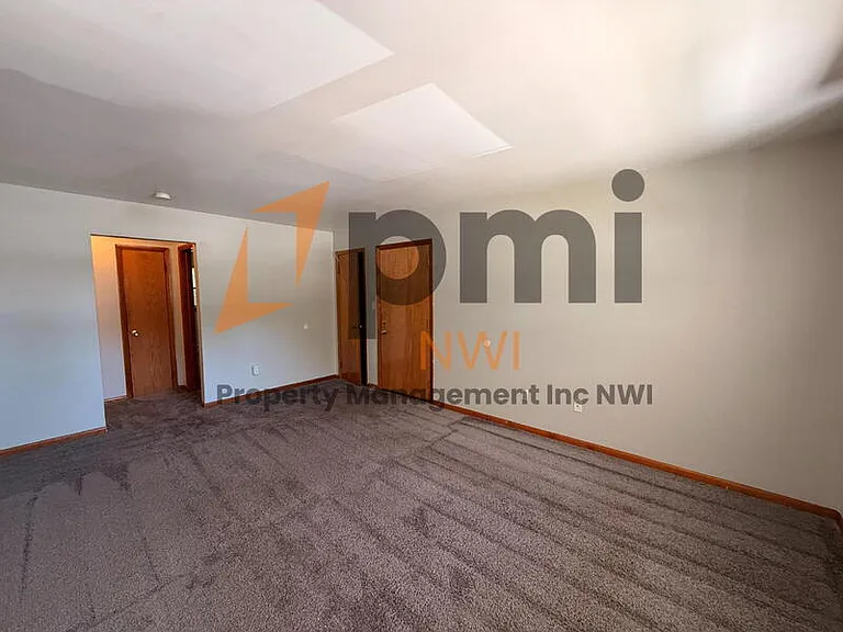 2591 Parkview St #1 — Photo 6
