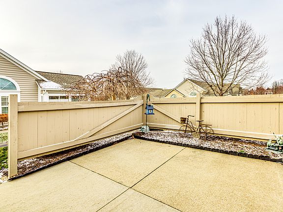 Privacy fence in front