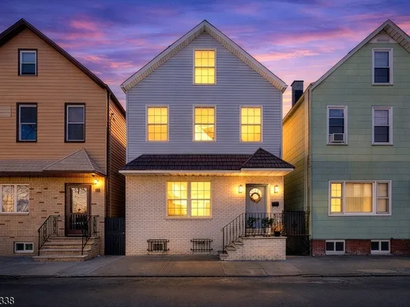 97 Houston St, Newark City, NJ 07105