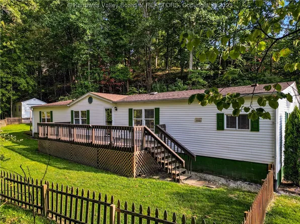 1324 N Poplar Fork Rd, Hurricane, WV 25526