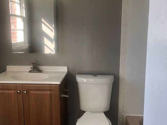 5th image of 315 Ballpark Dr Unit 206