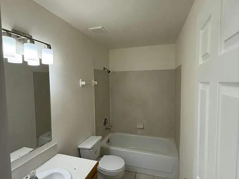 31 N State St — Photo 17