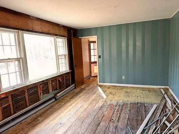 5th image of 179 Roosevelt Road