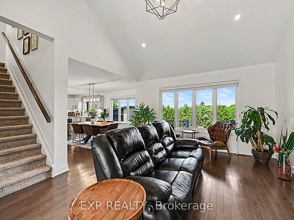 5th image of 306 Moisson St