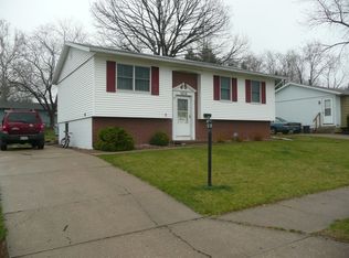 6216 N Randwick Rd, Peoria, IL 61615