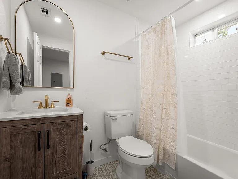 45 Anthony St #B — Photo 17
