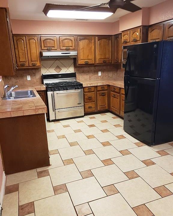 2nd image of 2001 Fincher Rd