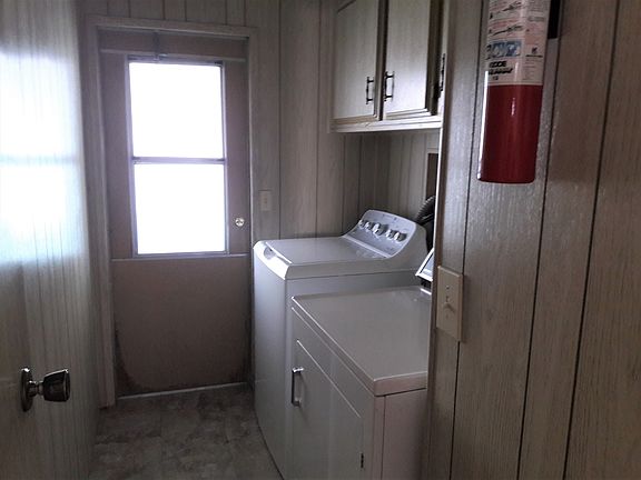 includes washer/dryer