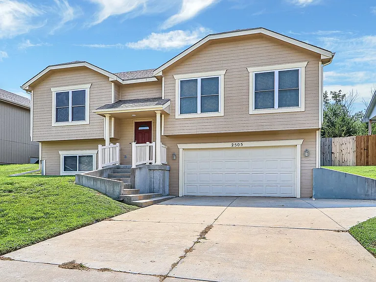 2505 Sawmill Rd — Photo 3