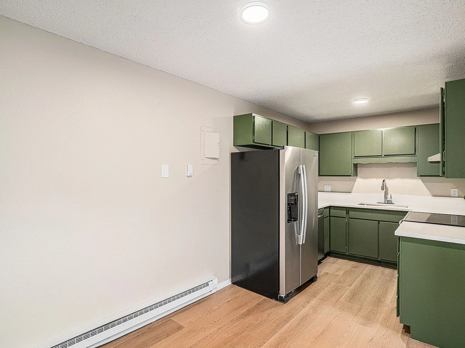 Fully Updated 2BD Condo — Photo 4