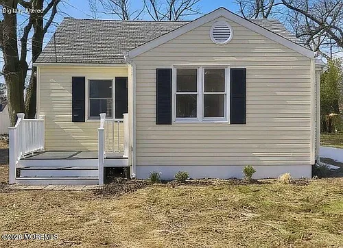 71 Bay Ave Photo 1