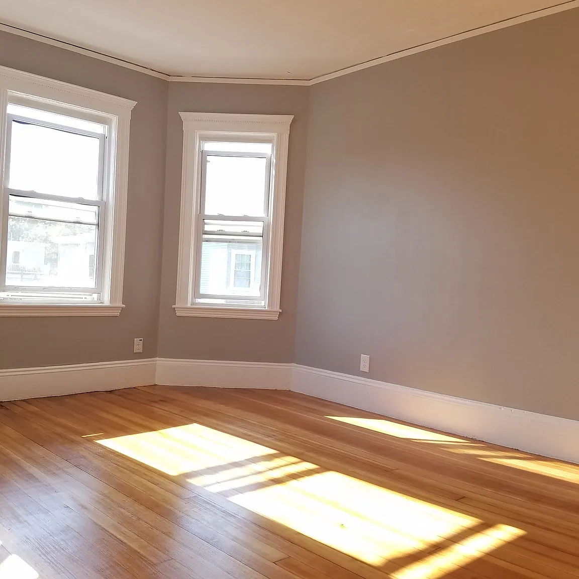 3 bed, 900 sqft, $2,550 — Photo 2