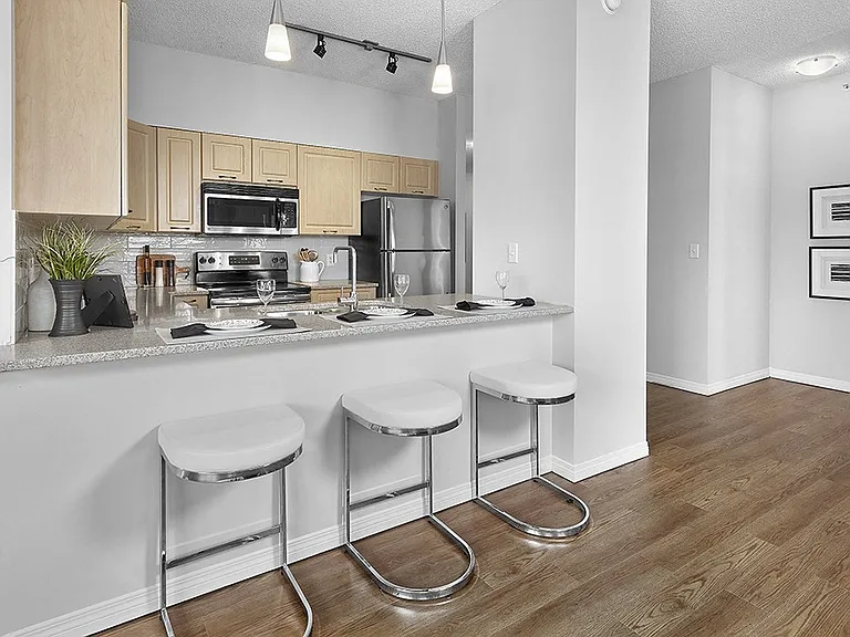 470 Macewan Rd SW — Photo 1