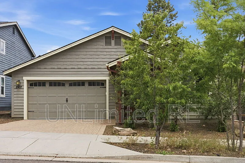 3 bed, 2.0 bath, 1550 sqft, $3,000 — Photo 2