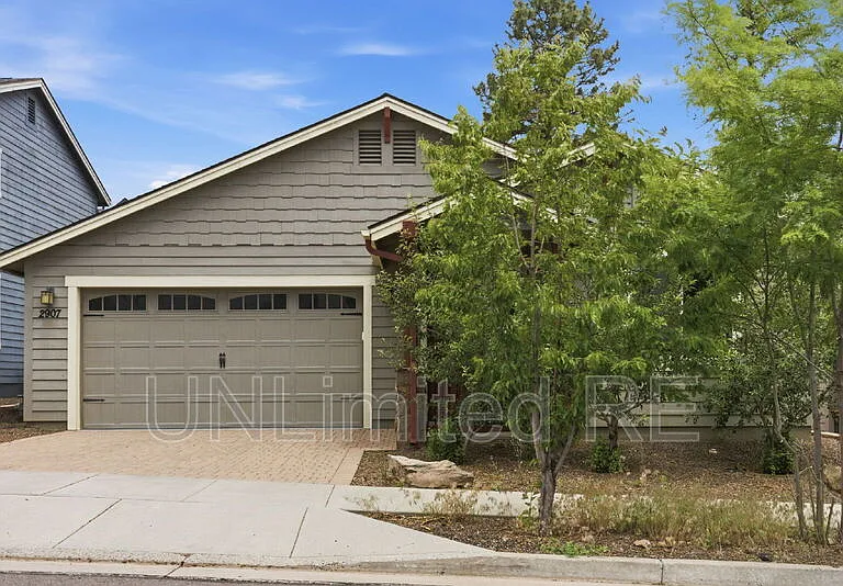 2907 W Presidio Dr — Photo 2