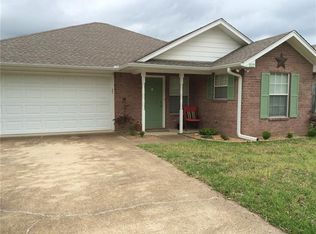 1122 Woodlands Park Dr, Lindale, TX 75771