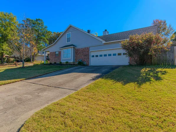 61 Vantage Dr, Maumelle, AR 72113