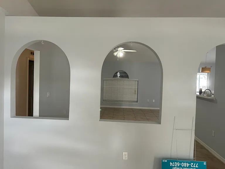 468 Biscayne Ln — Photo 4