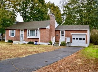 18 College St, Old Saybrook, CT 06475