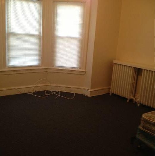 2nd image of 444 W Wyoming Ave