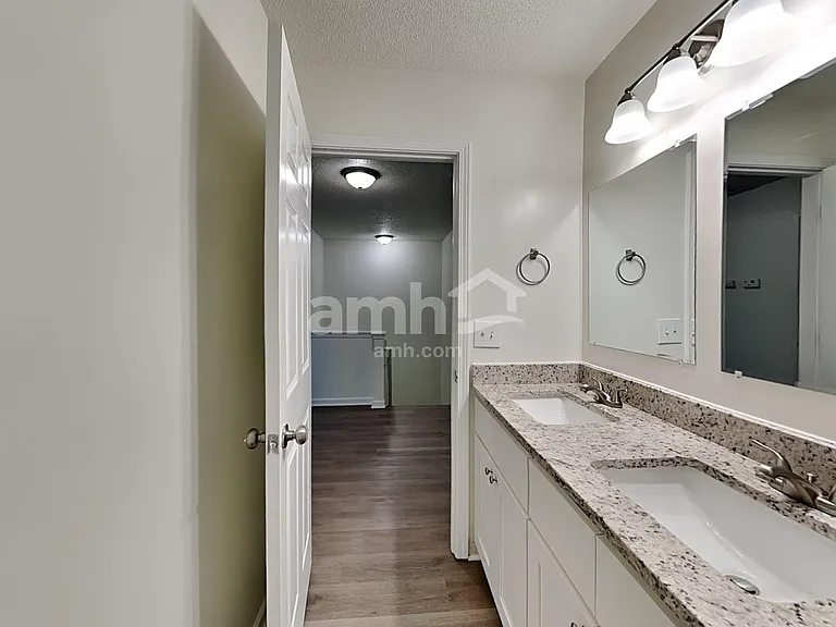 900 Arbor Greene Dr — Photo 14