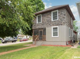 2002 Grant St, Bettendorf, IA