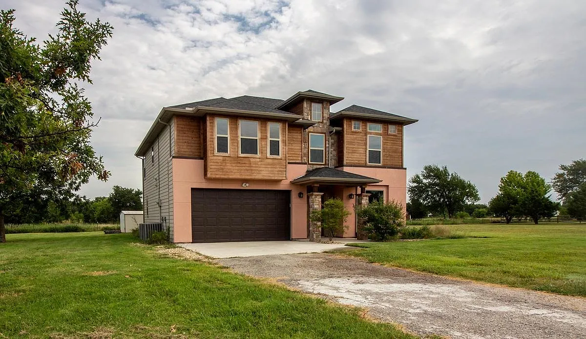 4 bed, 2949 sqft, $4,500 — Photo 1
