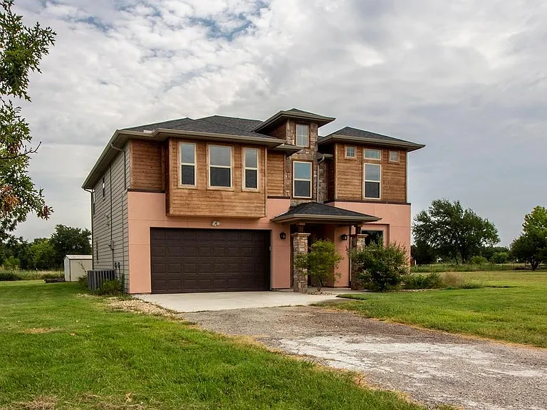 12 Estates Rd — Photo 1