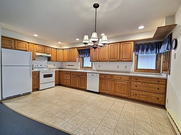 5th image of 4184 Oak St
