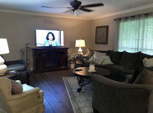 2221 Postoak Ln, Groves, TX 77619