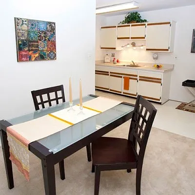 Devon Park Apartments — Photo 4