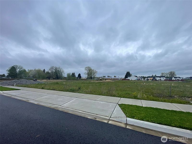 3rd image of 388 Polska Street
