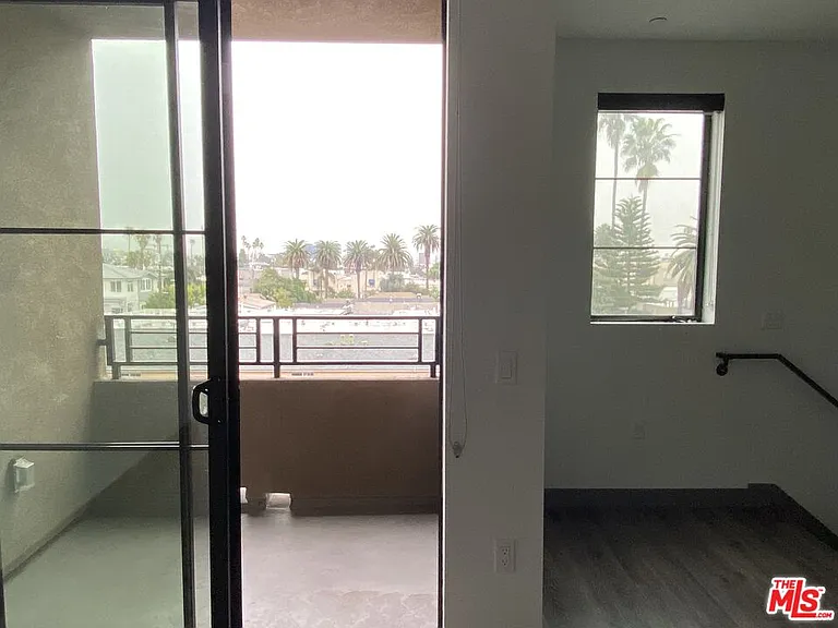 552 N Hobart Blvd #311 — Photo 6