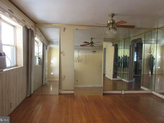3rd image of 6316 Guyer Ave